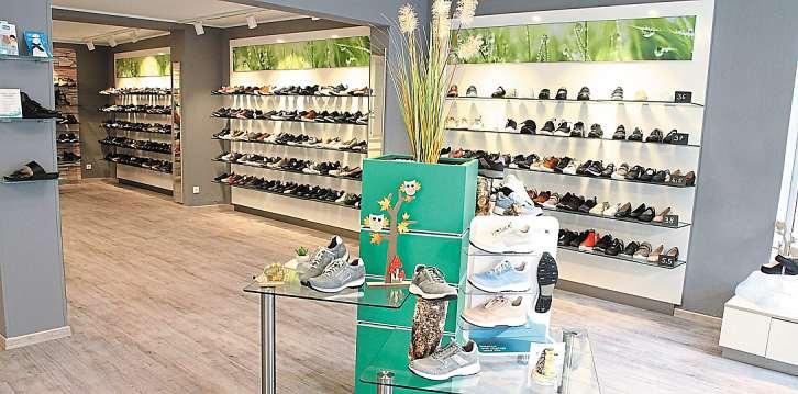 Nach Umbau und Sanierung begrüßt das Team von Orthopädie-Schuhtechnik Stefan Müller die Kunden in den neu gestalteten Räumen in der Lenbachstraße 62 in Schrobenhausen. Neben der Orthopädie-Schuhtechnik bietet Fa. Müller eine große Auswahl an namhaften Qualitätsschuhen. Nach Umbau und Sanierung begrüßt das Team von Orthopädie-Schuhtechnik Stefan Müller die Kunden in den neu gestalteten Räumen in der Lenbachstraße 62 in Schrobenhausen. Neben der Orthopädie-Schuhtechnik bietet Fa. Müller eine große Auswahl an namhaften Qualitätsschuhen.