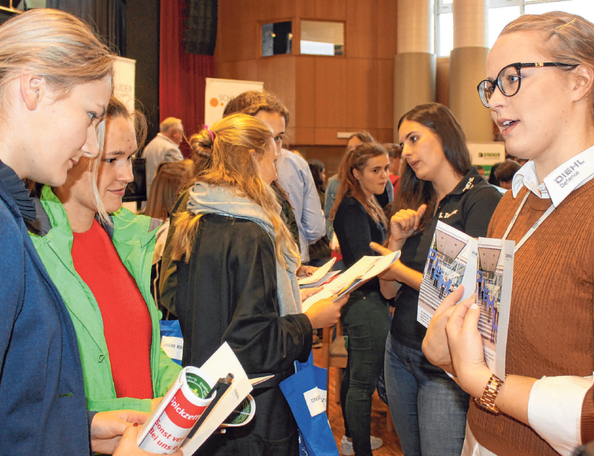 60 Firmen stehen Rede und Antwort zu ihren Ausbildungsberufen. FOTO: NICOLE FRICK 60 Firmen stehen Rede und Antwort zu ihren Ausbildungsberufen. FOTO: NICOLE FRICK
