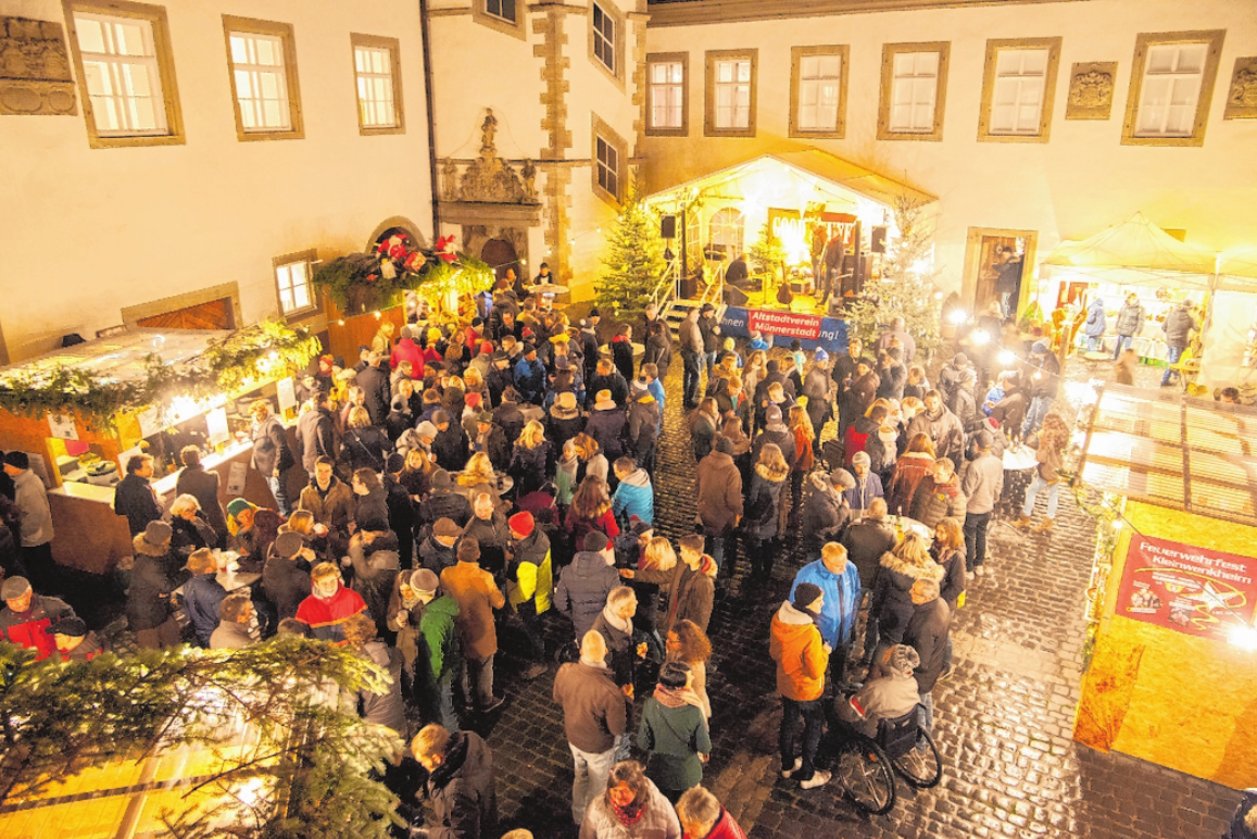Im Innenhof des Deutschordensschlosses kommt weihnachtliche Stimmung auf. Im Innenhof des Deutschordensschlosses kommt weihnachtliche Stimmung auf.
