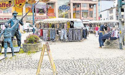 Dudweiler Markt, im Hintergrund der Eingang zur Dudo-Galerie. Foto: lhs Dudweiler Markt, im Hintergrund der Eingang zur Dudo-Galerie. Foto: lhs