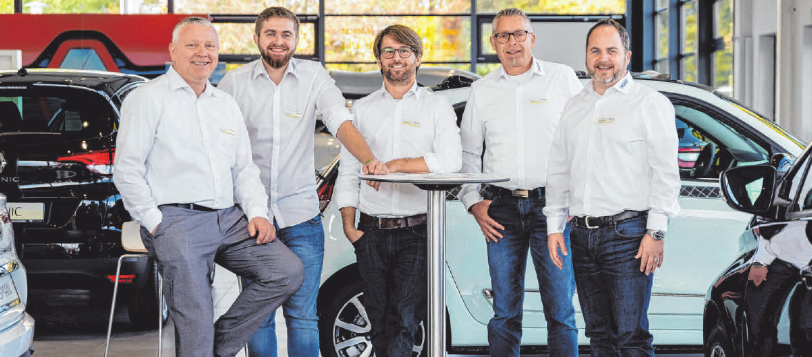 Das Renault- und Dacia Verkaufsteam: v. l. Roland Stumm, Juniorverkäufer Michael Passon, Daniel Rapp, Oliver Baur und Joachim Porada. FOTOS: PRIVAT Das Renault- und Dacia Verkaufsteam: v. l. Roland Stumm, Juniorverkäufer Michael Passon, Daniel Rapp, Oliver Baur und Joachim Porada. FOTOS: PRIVAT