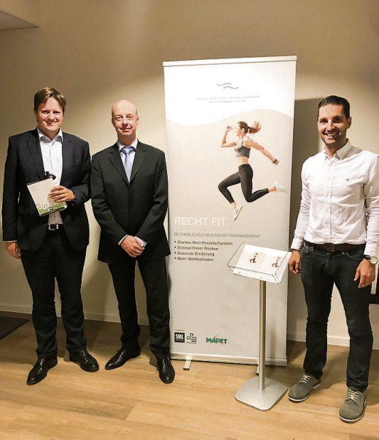 Frank Epple, Partner der Kanzlei, Dr. Sascha Straub, Rechtsanwalt, und Alexander Volle, Mitglied der Geschäftsleitung MAPET, freuen sich über die gemeinsame Kooperation (v.li.n.re.). Frank Epple, Partner der Kanzlei, Dr. Sascha Straub, Rechtsanwalt, und Alexander Volle, Mitglied der Geschäftsleitung MAPET, freuen sich über die gemeinsame Kooperation (v.li.n.re.).