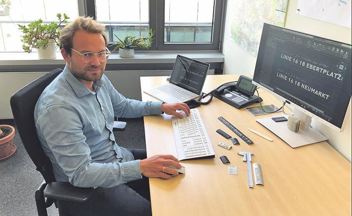 Wirtschaftsingenieur Klaus Köster hat sich die Blindenschrift selbst beigebracht Wirtschaftsingenieur Klaus Köster hat sich die Blindenschrift selbst beigebracht