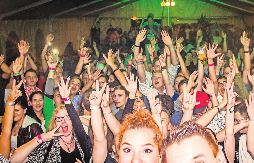 Super Stimmung ist stets garantiert, wenn die Kirchweih in Bettelhecken mit vier Tagen Festprogramm stattfindet. Super Stimmung ist stets garantiert, wenn die Kirchweih in Bettelhecken mit vier Tagen Festprogramm stattfindet.