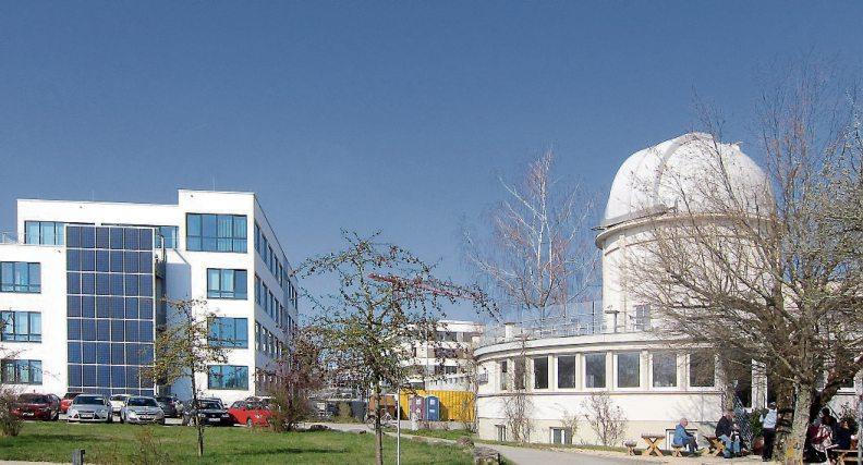 Sternwarte und CeGaT-Gebäude, im Hintergrund das TUE 02 - Gebäude. (Bilder: TF R-T mbH/Uhland2)