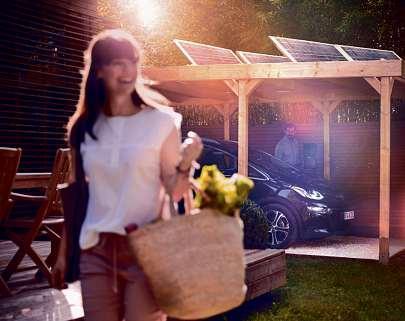 Optimales Tanken für E-Autos: Die Solarzellen produzieren den Strom Foto: djd