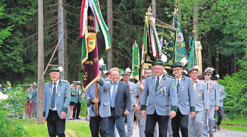 Ehrenvorbeimarsch: Auch er hat Tradition zum Schützenfest. Ehrenvorbeimarsch: Auch er hat Tradition zum Schützenfest.