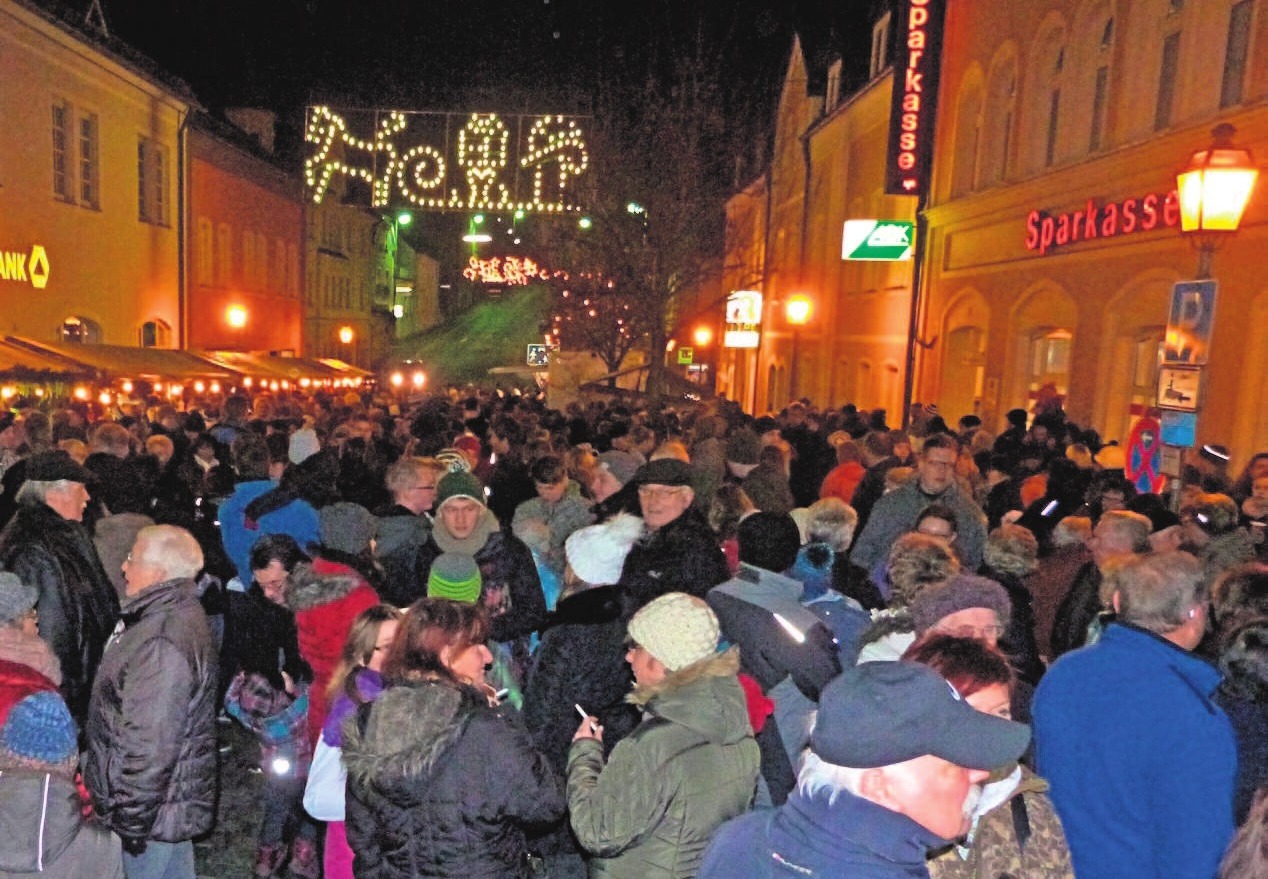 Arzberg lädt am Samstag, 1. Dezember, zwischen dem Markt- und dem Maxplatz zum Weihnachtsmarkt ein. Foto: Stadt Arzberg Arzberg lädt am Samstag, 1. Dezember, zwischen dem Markt- und dem Maxplatz zum Weihnachtsmarkt ein. Foto: Stadt Arzberg