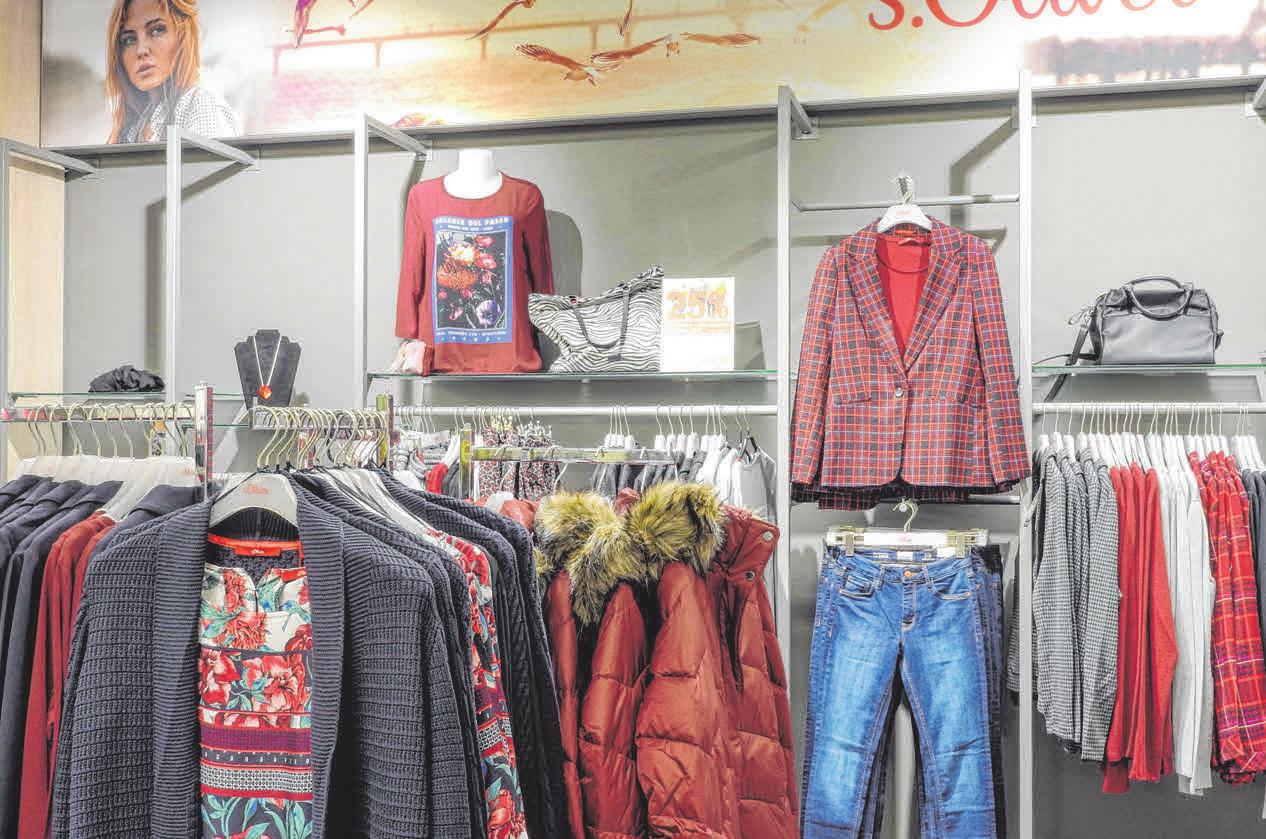 Anlässlich des 25-jährigen Geschäftsjubiläums bietet HOT Jeans & Mode ebenso viel Rabatt auf das gesamte Sortiment. Anlässlich des 25-jährigen Geschäftsjubiläums bietet HOT Jeans & Mode ebenso viel Rabatt auf das gesamte Sortiment.