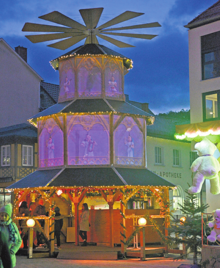 Der Weihnachtsmarkt lockt bis zum 22. Dezember in Meiningens Innenstadt. Hier können Besucher gemütliche Stunden im Kreise der Familie verbringen. Foto: Bilderbude Erdmann Der Weihnachtsmarkt lockt bis zum 22. Dezember in Meiningens Innenstadt. Hier können Besucher gemütliche Stunden im Kreise der Familie verbringen. Foto: Bilderbude Erdmann
