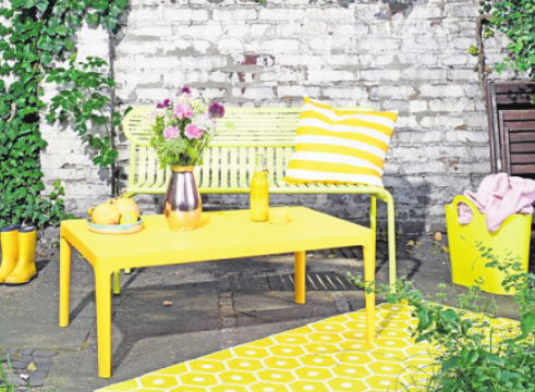 Trendexperten glauben 2020 an gelbe Möbel im Garten. FOTO: KOELNMESSE