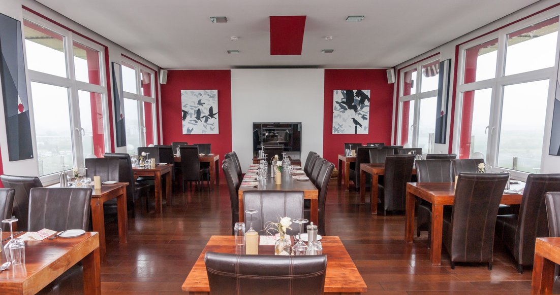 Blick ins Restaurant „Rabennest“, das nach kurzer Renovierung am kommenden Donnerstag wieder öffnet. FOTO: W. ZERFASS Blick ins Restaurant „Rabennest“, das nach kurzer Renovierung am kommenden Donnerstag wieder öffnet. FOTO: W. ZERFASS