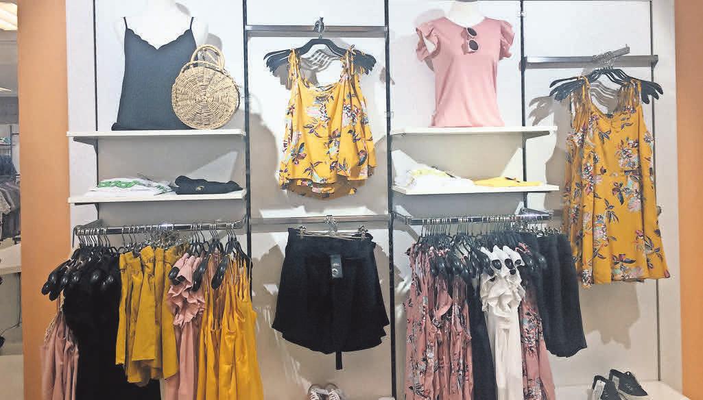 Bei Only findet die modische Kundin Paperbag-Shorts in lockeren leichten Viskosequalitäten. Bei Only findet die modische Kundin Paperbag-Shorts in lockeren leichten Viskosequalitäten.