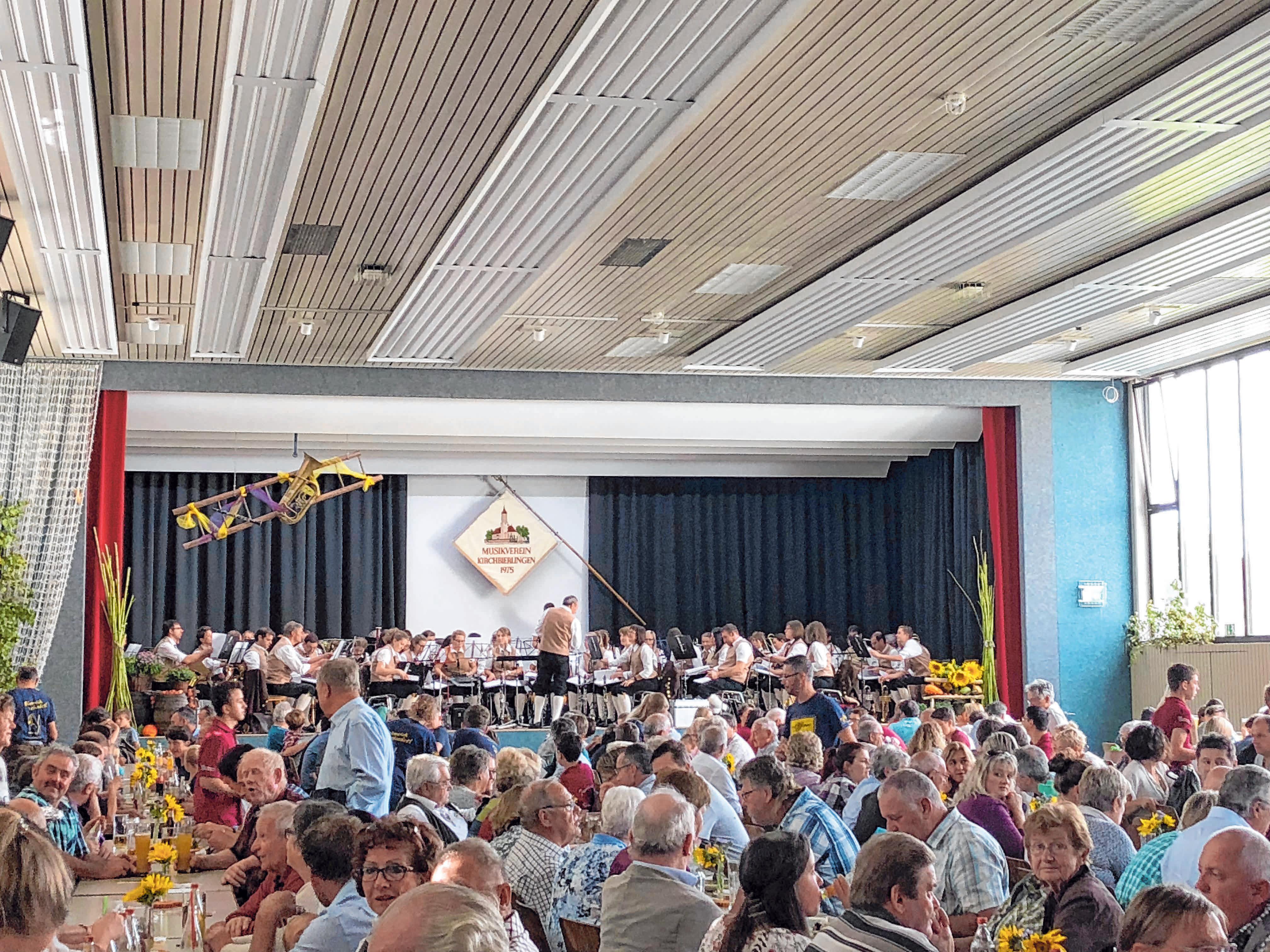 In der Turn- und Festhalle wird das traditionelle Herbstfest wieder zünftig gefeiert. FOTO: OH In der Turn- und Festhalle wird das traditionelle Herbstfest wieder zünftig gefeiert. FOTO: OH