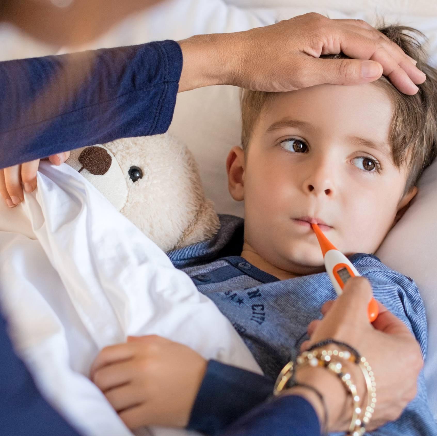 Wenn Kinder eine echte Grippe bekommen, können völlig untypische Symptome wie Durchfall oder Bauchschmerzen auftreten. Foto: Rido/stock.adobe.com Wenn Kinder eine echte Grippe bekommen, können völlig untypische Symptome wie Durchfall oder Bauchschmerzen auftreten. Foto: Rido/stock.adobe.com