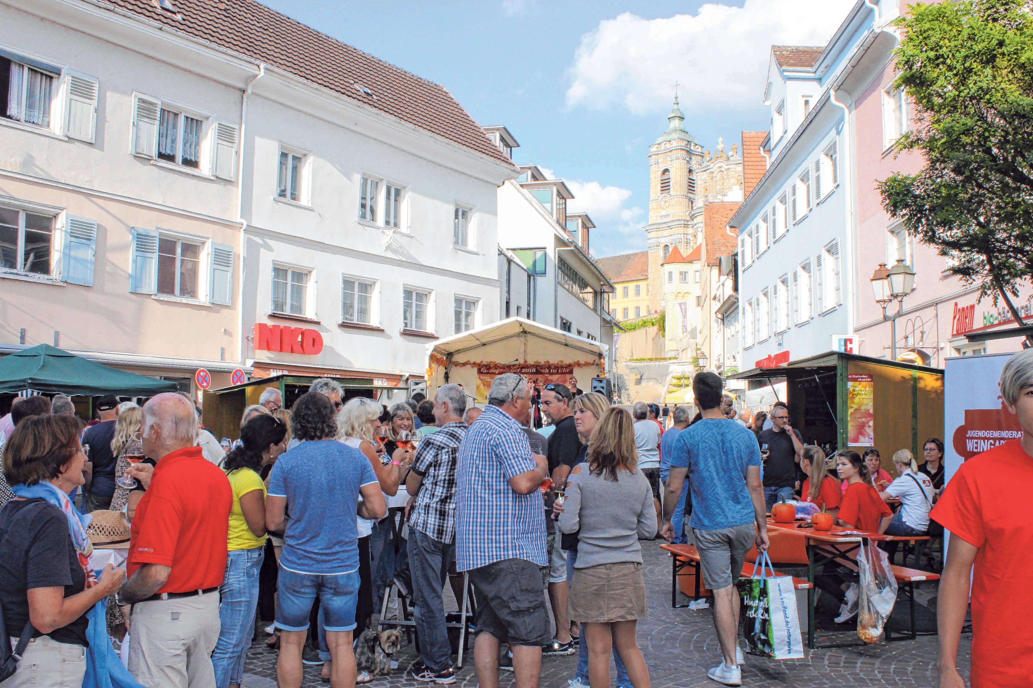 Viele Besucher nutzten das tolle Angebot des letztjährigen Supersamstags. Auch bei den Herbstgefühlen am Samstag ist so einiges geboten und ein Besuch lohnt sich. FOTOS: ROSA LANER Viele Besucher nutzten das tolle Angebot des letztjährigen Supersamstags. Auch bei den Herbstgefühlen am Samstag ist so einiges geboten und ein Besuch lohnt sich. FOTOS: ROSA LANER