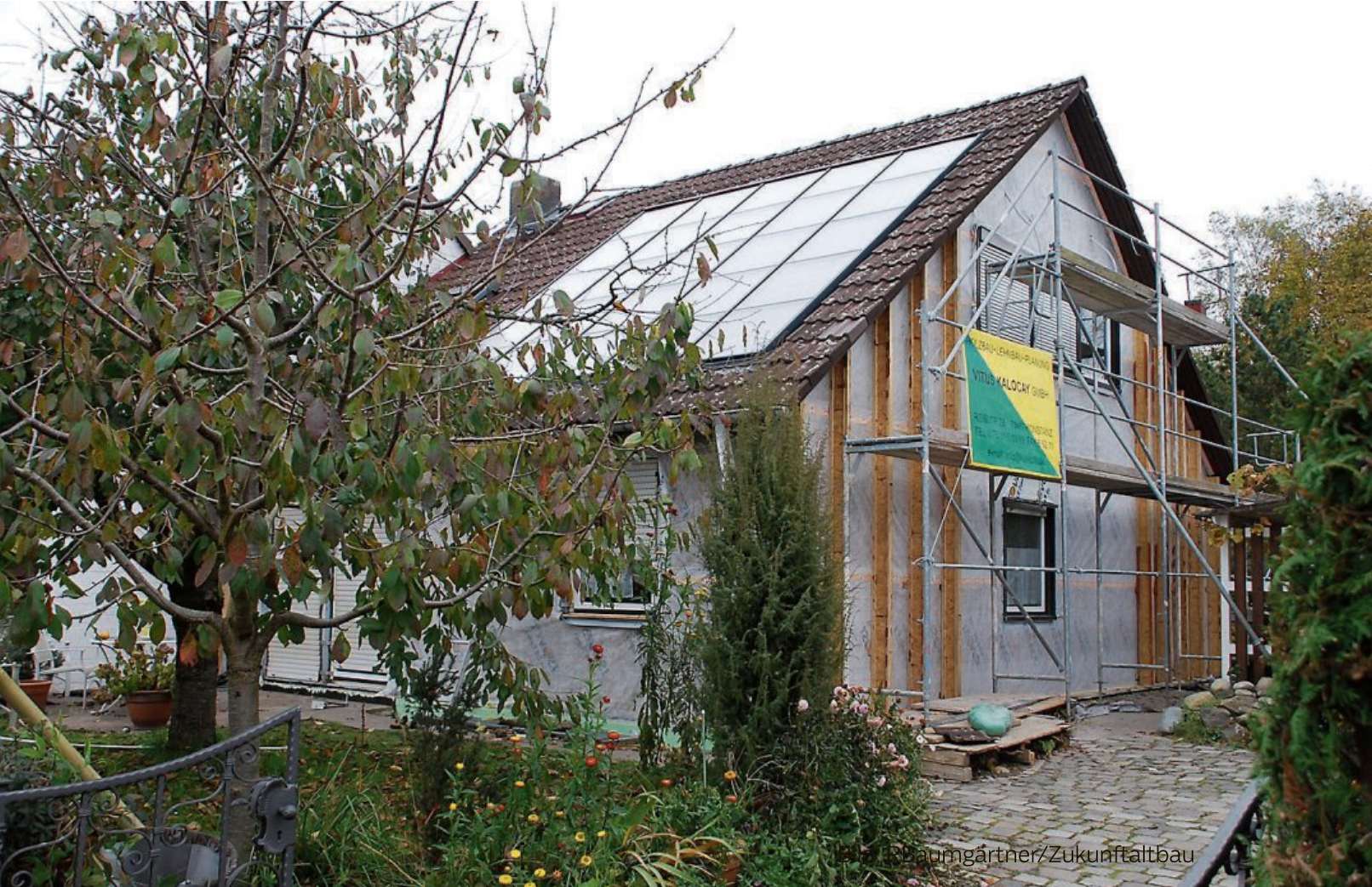 Eine umfassende Sanierung lohnt sich: Der Wohnkomfort steigt, der Wert des Hauses ist gesichert und das Klima wird geschützt. Bild: RBaumgärtner/Zukunftaltbau Eine umfassende Sanierung lohnt sich: Der Wohnkomfort steigt, der Wert des Hauses ist gesichert und das Klima wird geschützt. Bild: RBaumgärtner/Zukunftaltbau