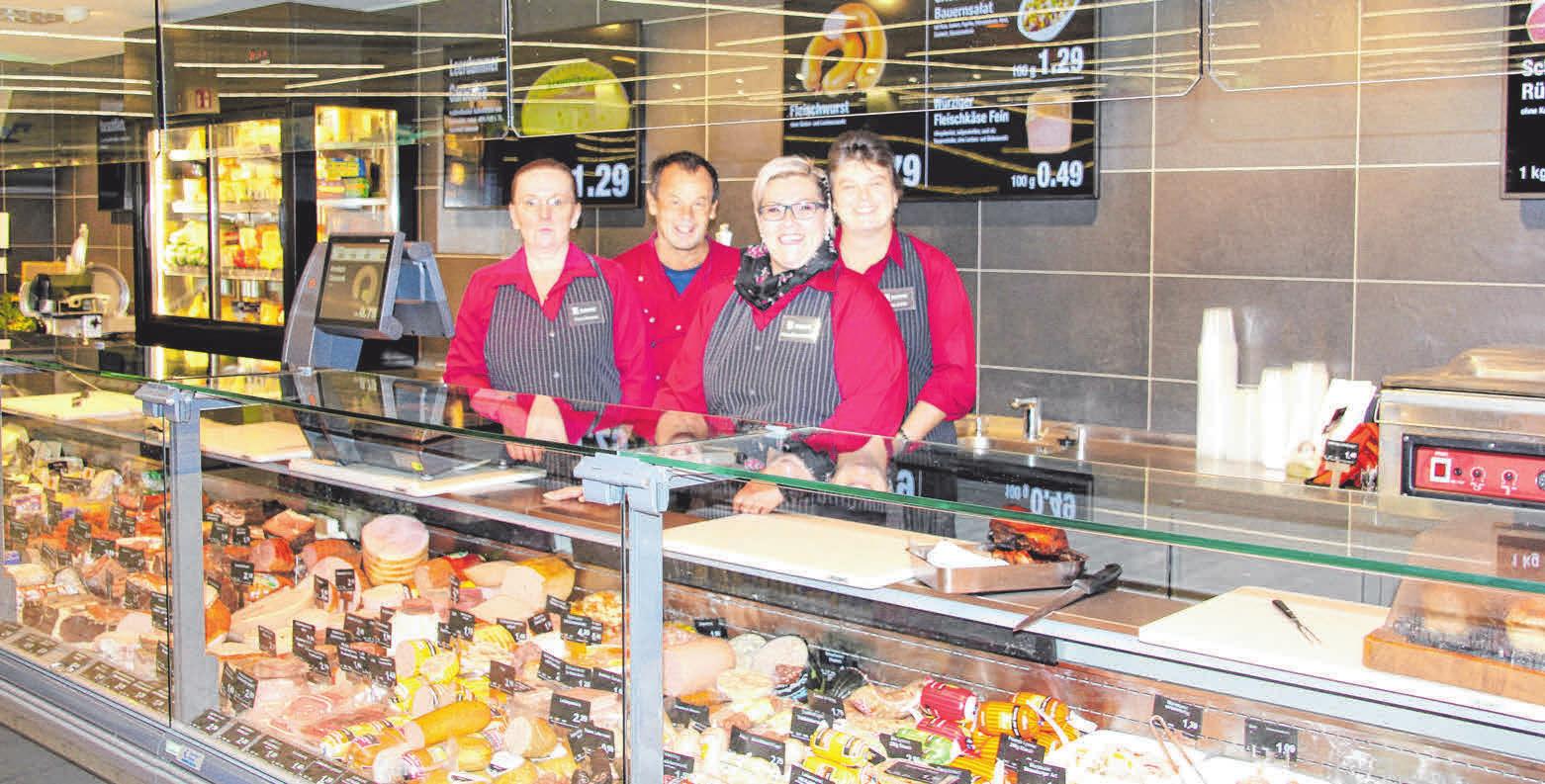 Das Team der Frischetheke (von links): Inge Charyasz, Metzger Otto Brauchle, Manuela Remensberger und Sonja König. FOTO: CHRISTINE MARTIN Das Team der Frischetheke (von links): Inge Charyasz, Metzger Otto Brauchle, Manuela Remensberger und Sonja König. FOTO: CHRISTINE MARTIN