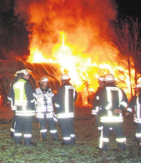2013 und 2014 brannten im Raum Ahrensburg immer wieder Strohballen. Foto: Christoph Leimig