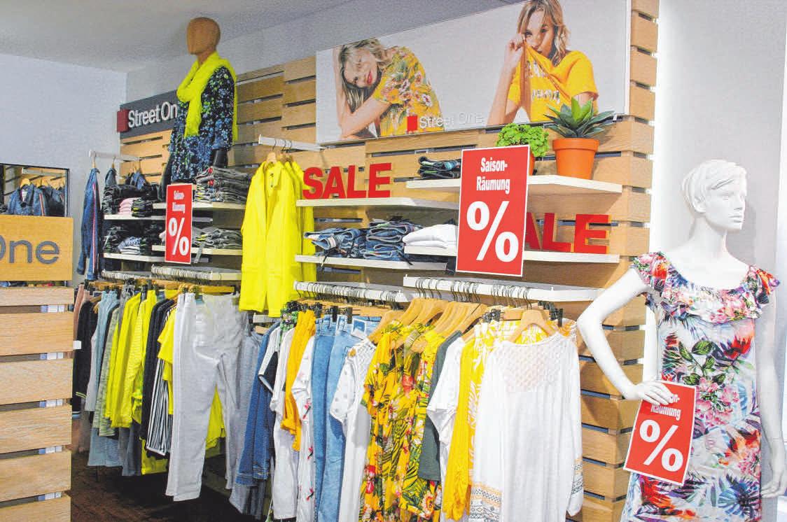 Bei der Sommerware im Mode-City sind die Preise zwischen 20 und 50 Prozent ermäßigt. Bei der Sommerware im Mode-City sind die Preise zwischen 20 und 50 Prozent ermäßigt.