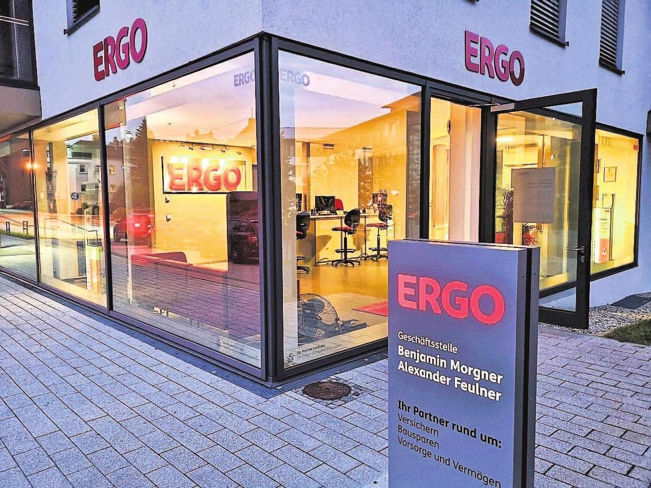 Viel Glas, eine moderne Beratungstheke und freundliches Ambiente bietet die neue ERGO-Geschäftsstelle am Sigmundsgraben 24 in Hof. Viel Glas, eine moderne Beratungstheke und freundliches Ambiente bietet die neue ERGO-Geschäftsstelle am Sigmundsgraben 24 in Hof.