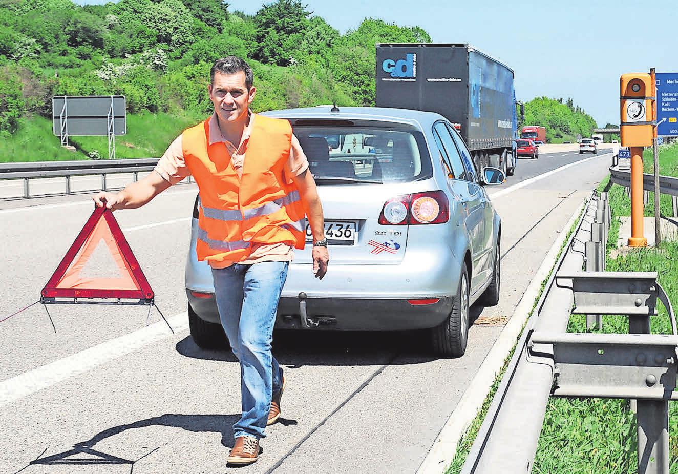 Warnwesten und ein Warndreieck sind gesetzlich vorgeschrieben. Foto: dpp Autoreporter Warnwesten und ein Warndreieck sind gesetzlich vorgeschrieben. Foto: dpp Autoreporter