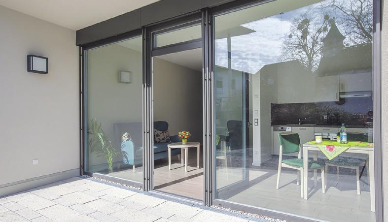 Alle Appartements sowie die Wohn- und Pflegegemeinschaften verfügen über eine Terrasse oder einen Balkon. Alle Appartements sowie die Wohn- und Pflegegemeinschaften verfügen über eine Terrasse oder einen Balkon.