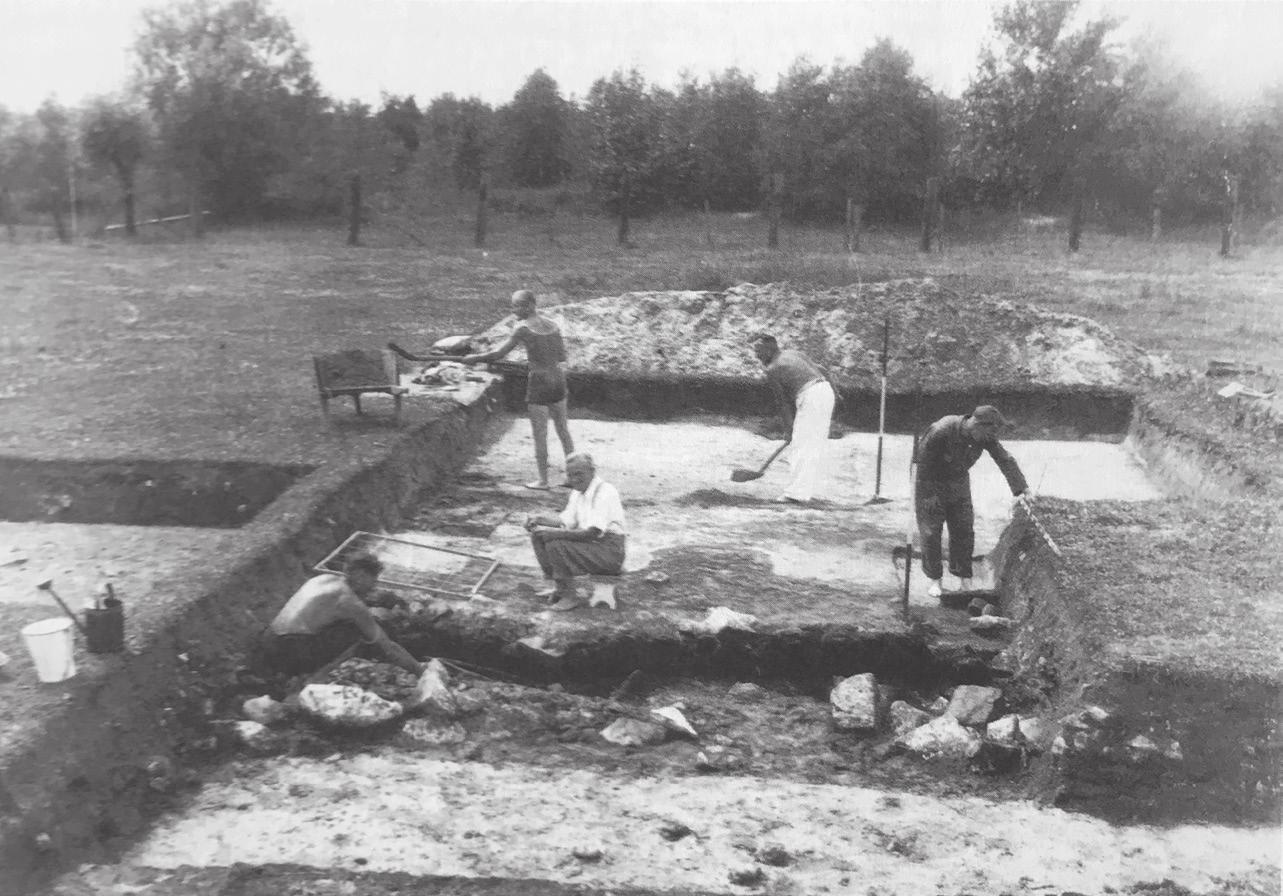 Ausgrabung am 18. Juni 1946. Fotos (4): Repro aus der „Geschichte Vorsfeldes“, Stadtarchiv Wolfsburg Ausgrabung am 18. Juni 1946. Fotos (4): Repro aus der „Geschichte Vorsfeldes“, Stadtarchiv Wolfsburg