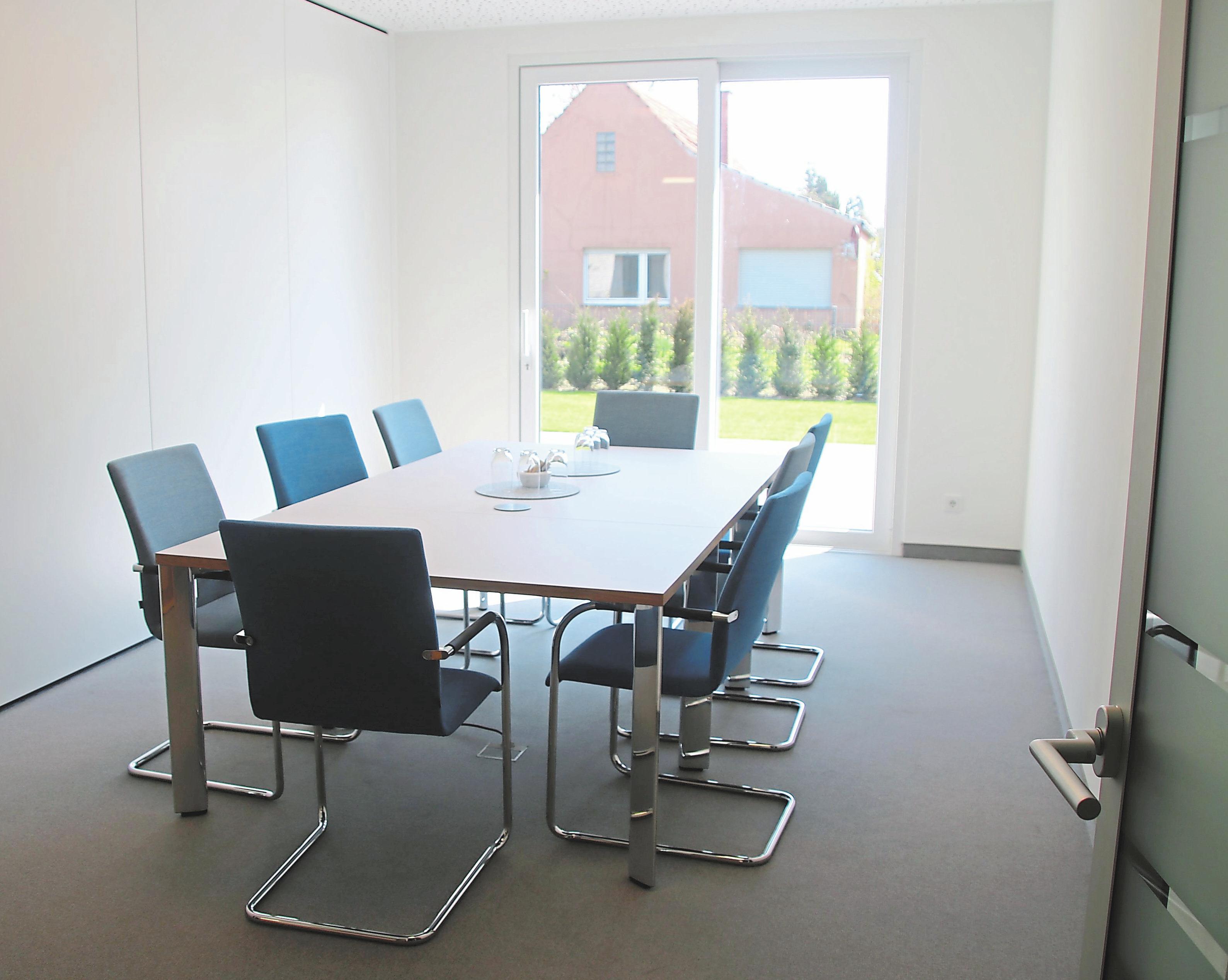 Die kleinen und großen Besprechungszimmer vereint der Umstand, dass alle technischen Raffinessen der heutigen Zeit ausgeschöpft wurden. Die kleinen und großen Besprechungszimmer vereint der Umstand, dass alle technischen Raffinessen der heutigen Zeit ausgeschöpft wurden.