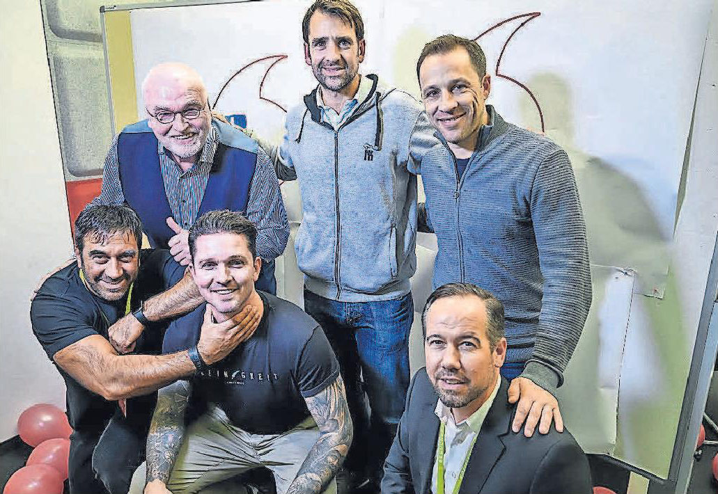 Matthias Waldraff (hinten, von links), Nicolas Kiefer, Steven Cherundolo, Ricardo Savia (vorn, von links), Leon Andreasen und Jimmy Topalovic Matthias Waldraff (hinten, von links), Nicolas Kiefer, Steven Cherundolo, Ricardo Savia (vorn, von links), Leon Andreasen und Jimmy Topalovic
