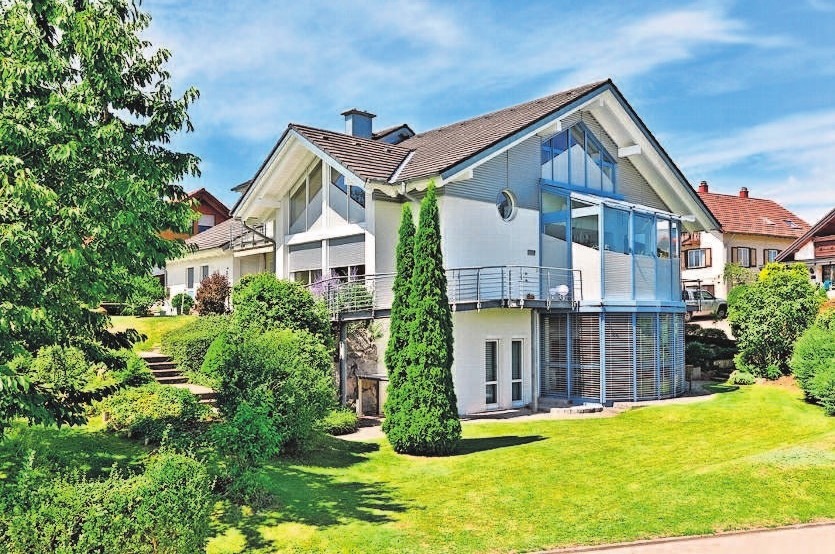 Der Austausch alter Fenster und Rollläden spart Energie. Foto: djd/Schanz Rollladensysteme Der Austausch alter Fenster und Rollläden spart Energie. Foto: djd/Schanz Rollladensysteme