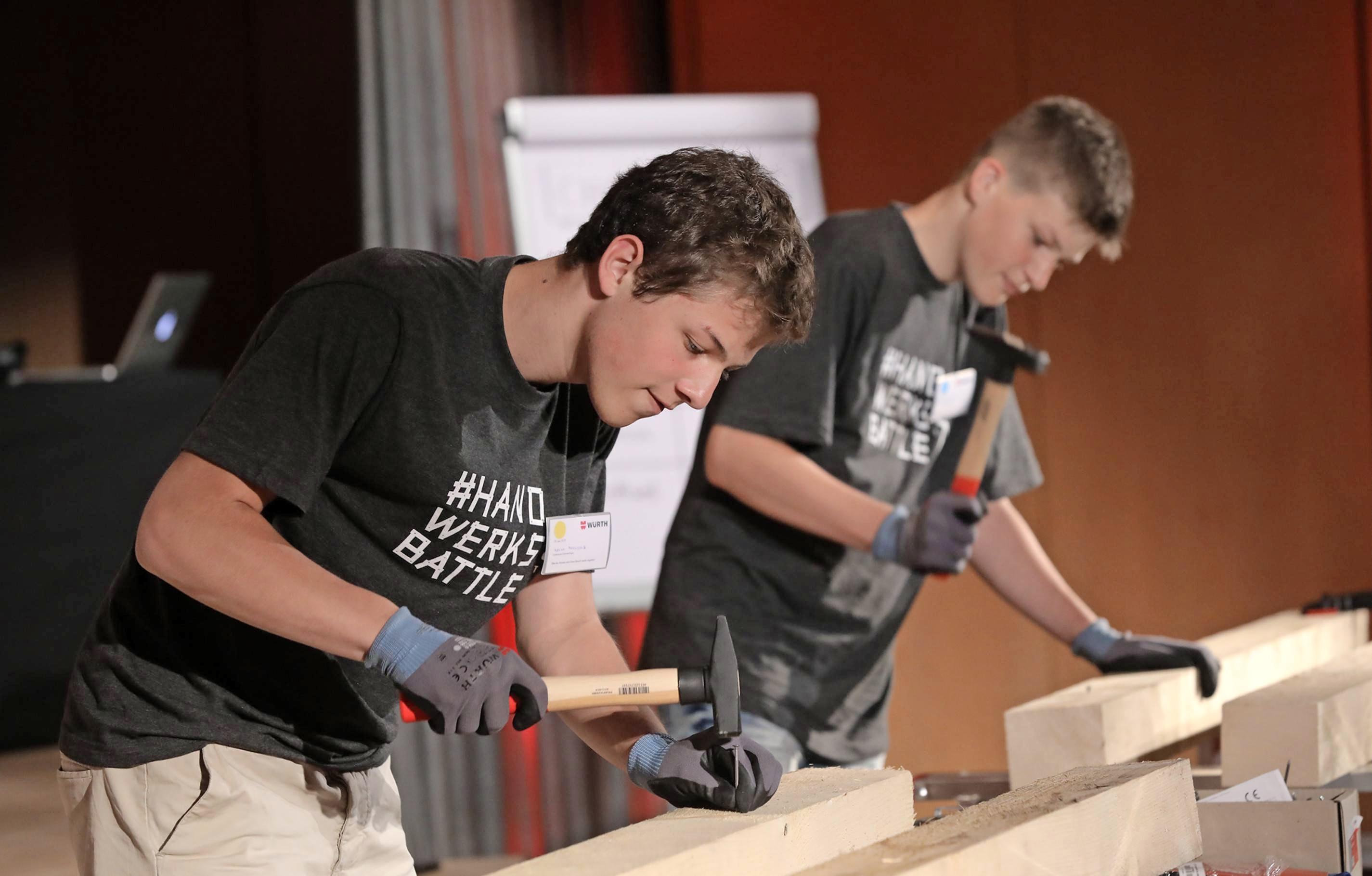 „Mach was! Das Handwerksbattle“: Bei der Abschlussveranstaltung gab es kleine handwerkliche Wettbewerbe. Foto: Andi Schmid, München „Mach was! Das Handwerksbattle“: Bei der Abschlussveranstaltung gab es kleine handwerkliche Wettbewerbe. Foto: Andi Schmid, München