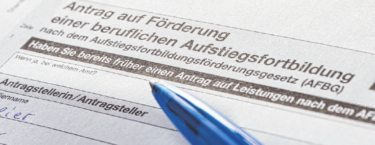 Für den Antrag zum Aufstiegs-Bafög holen sich Interessierte am besten frühzeitig Hilfe. FOTO: ROBERT GÜNTHER, MAG Für den Antrag zum Aufstiegs-Bafög holen sich Interessierte am besten frühzeitig Hilfe. FOTO: ROBERT GÜNTHER, MAG