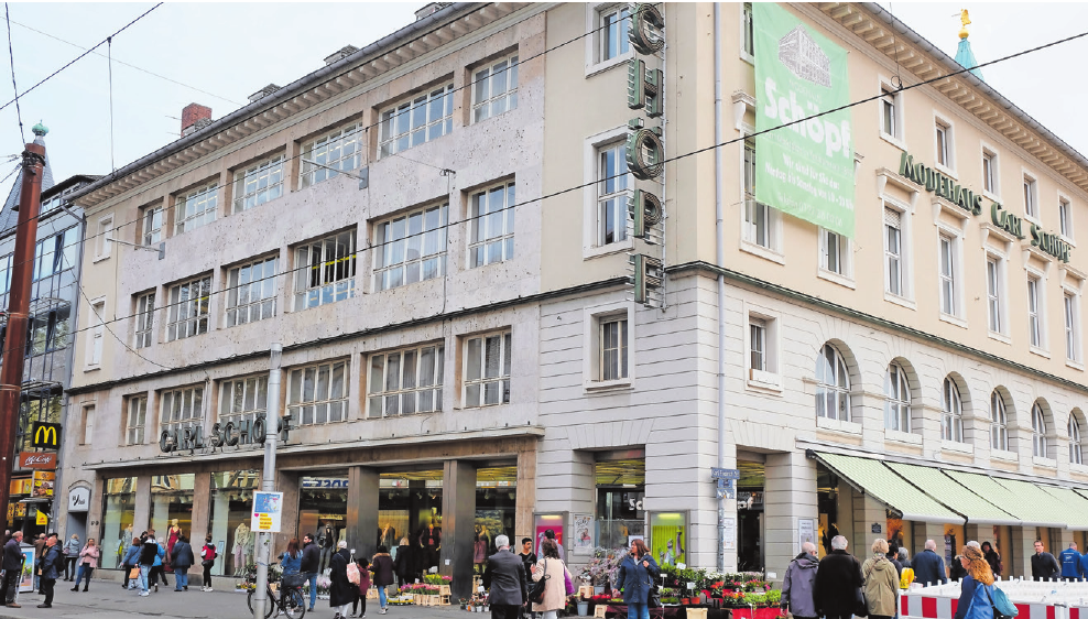 Kunden werden im Modehaus Schöpf von erfahrenem Fachpersonal beraten. Archivfoto: tkn Kunden werden im Modehaus Schöpf von erfahrenem Fachpersonal beraten. Archivfoto: tkn