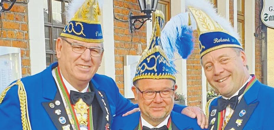 Prinz Ingo II stehen Roland Grünagel (Präsident der KIG) (r.) und Volker Leda (Verbindungsoffizier zur Stadtwache) (l.) zur Seite. Foto: KIG Sprakel Prinz Ingo II stehen Roland Grünagel (Präsident der KIG) (r.) und Volker Leda (Verbindungsoffizier zur Stadtwache) (l.) zur Seite. Foto: KIG Sprakel