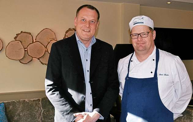 F&B-Manager Sebastian Wenzel und Küchenchef Pierre Binder haben ein paar kulinarische Highlights zu den Festtagen zusammengestellt. FOTO: HOTEL BIRKE F&B-Manager Sebastian Wenzel und Küchenchef Pierre Binder haben ein paar kulinarische Highlights zu den Festtagen zusammengestellt. FOTO: HOTEL BIRKE
