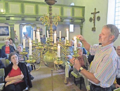 Lichterglanz in der Dorfkirche in Stolpe. FOTO: ROBERT ROESKE Lichterglanz in der Dorfkirche in Stolpe. FOTO: ROBERT ROESKE