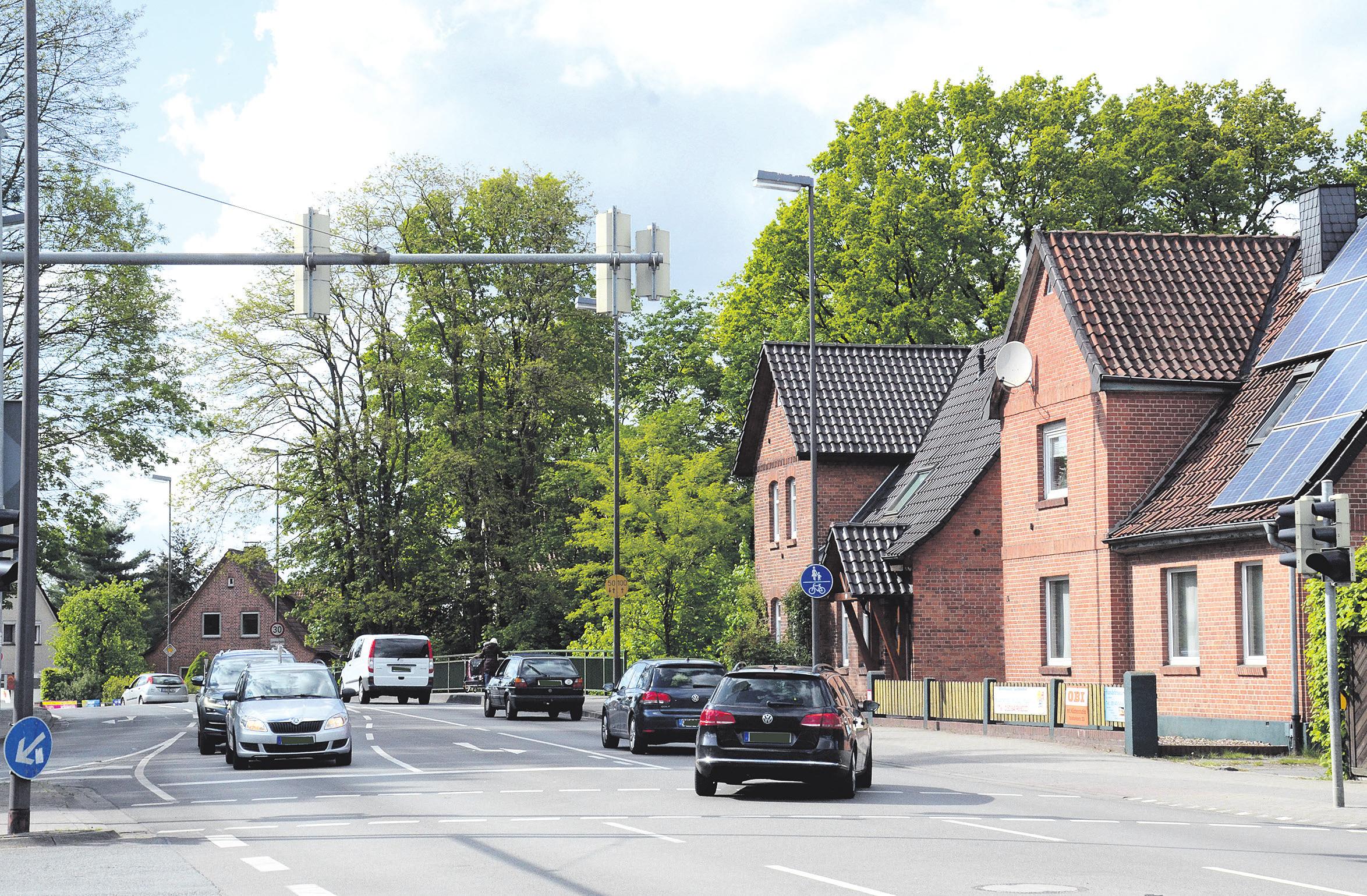 Die DB-Brücke Petersburgstraße in Celle wird saniert. Foto: Müller Die DB-Brücke Petersburgstraße in Celle wird saniert. Foto: Müller