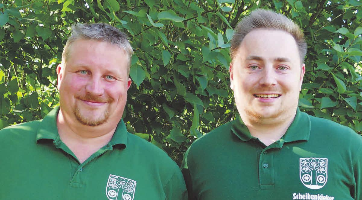 Scheibenkieker Thomas Hahn (Junggesellschaft) und Sammy Nordmeyer (Bürgercorps). Scheibenkieker Thomas Hahn (Junggesellschaft) und Sammy Nordmeyer (Bürgercorps).