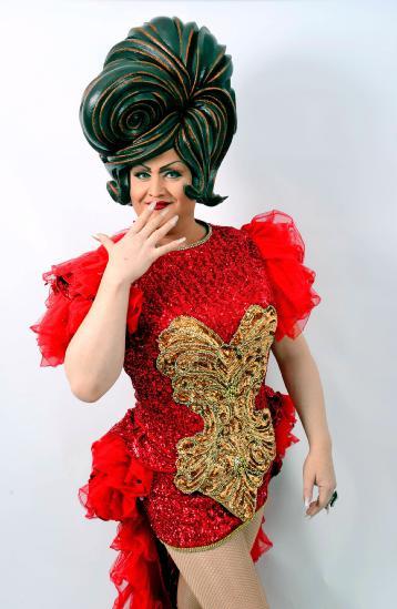 35 Jahre auf der Bühne, 20 Jahre mit Plastikfrisur: Wommy Wonder. 35 Jahre auf der Bühne, 20 Jahre mit Plastikfrisur: Wommy Wonder.