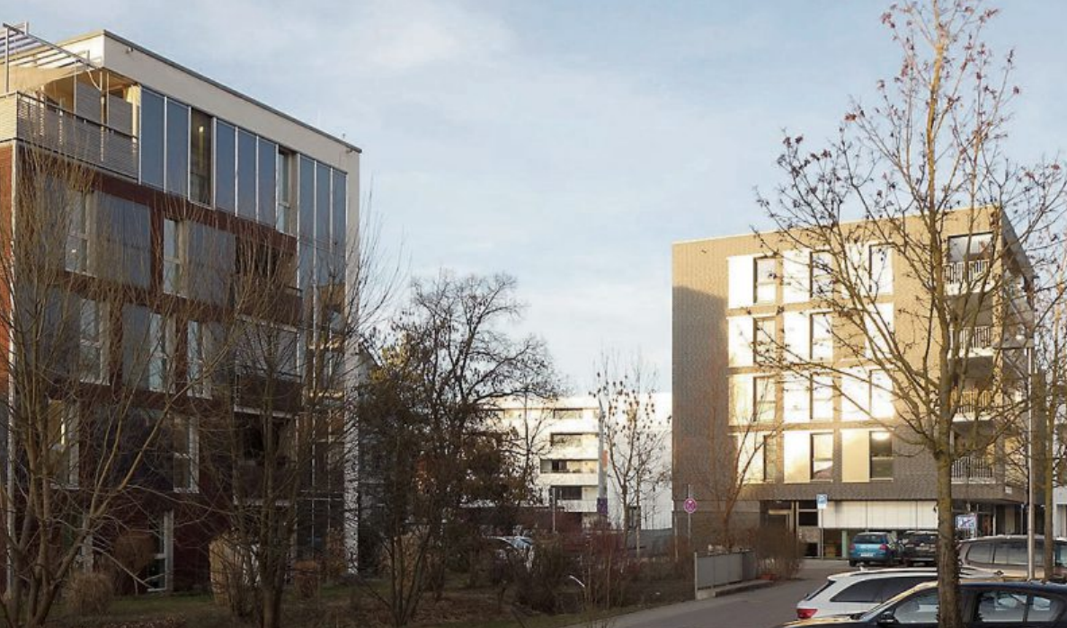 Alt und neu ergänzen sich in Derendingen besonders gut. Die urbane Struktur im Mühlenviertel zeigt sich auch im Umfeld der ehemaligen Ölmühle Wohlbold, wo ein gemischt genutztes Stadtquartier entstand. Bilder: Stadt Tübingen / Uhland2