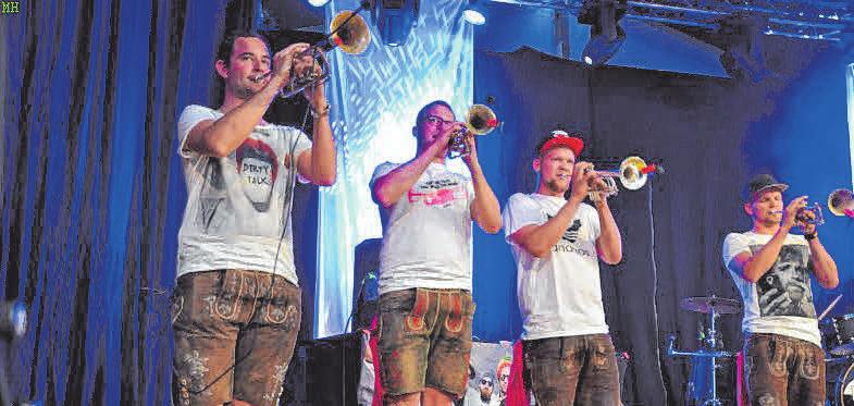 Nach der Schaumparty rocken „Jack Russel's Halsbänd“ und die Jack Russel's Halsbänd – Brass Music
