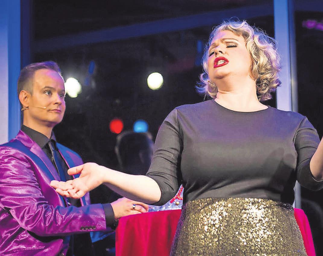 Weihnachten mal anders mit Frank Jesko-Idler und Stefanie Dietrich am Brandenburger Theater. FOTO: JULIANE MENZEL Weihnachten mal anders mit Frank Jesko-Idler und Stefanie Dietrich am Brandenburger Theater. FOTO: JULIANE MENZEL