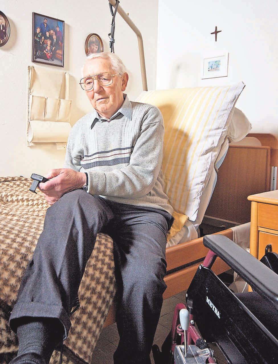 In einem Pflegeheim lebt der Pflegebedürftige in Einzel- oder Doppelzimmern und erhält sehr umfangreiche Unterstützung. Foto: Barmer In einem Pflegeheim lebt der Pflegebedürftige in Einzel- oder Doppelzimmern und erhält sehr umfangreiche Unterstützung. Foto: Barmer