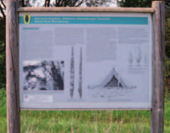 Mit Hilfe von Infotafeln am Wegrand können die Besucher in vielen Naturschutzgebieten auf archäologische Entdeckungsreisen durch deren Besiedlungsgeschichte gehen