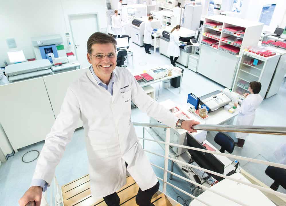 Dr. Jens Heidrich bietet mit seinen mehr als 100 Mitarbeiterinnen und Mitarbeitern über 1.000 verschiedene Labortests an. Fotos: Heike Rössing