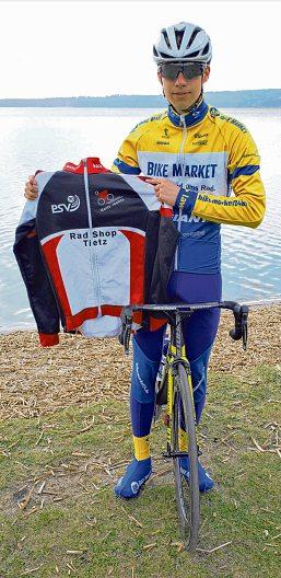Christoph Heese mit einem Trikot seines Heimatvereins PSV 90 Neubrandenburg. © Peter Krüger Christoph Heese mit einem Trikot seines Heimatvereins PSV 90 Neubrandenburg. © Peter Krüger