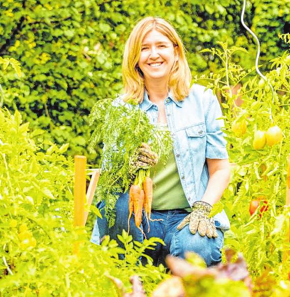 Doris Kampas ist Agrarwissenschaftlerin und Gartenbuchautorin aus Österreich. Doris Kampas ist Agrarwissenschaftlerin und Gartenbuchautorin aus Österreich.