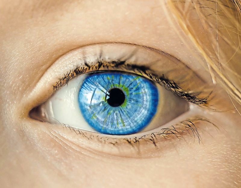 Fortschritt im Blick: Neuste Nanoroboter sind so klein und glatt, dass sie sogar durchs Auge steuern können, ohne das Gewebe zu verletzen. FOTO: COCOPARISIENNE/PIXABAY Fortschritt im Blick: Neuste Nanoroboter sind so klein und glatt, dass sie sogar durchs Auge steuern können, ohne das Gewebe zu verletzen. FOTO: COCOPARISIENNE/PIXABAY