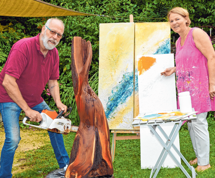 Marion und Günter Liebermann präsentieren die Ausstellung „Holz und Farben“. FOTOS:PM Marion und Günter Liebermann präsentieren die Ausstellung „Holz und Farben“. FOTOS:PM